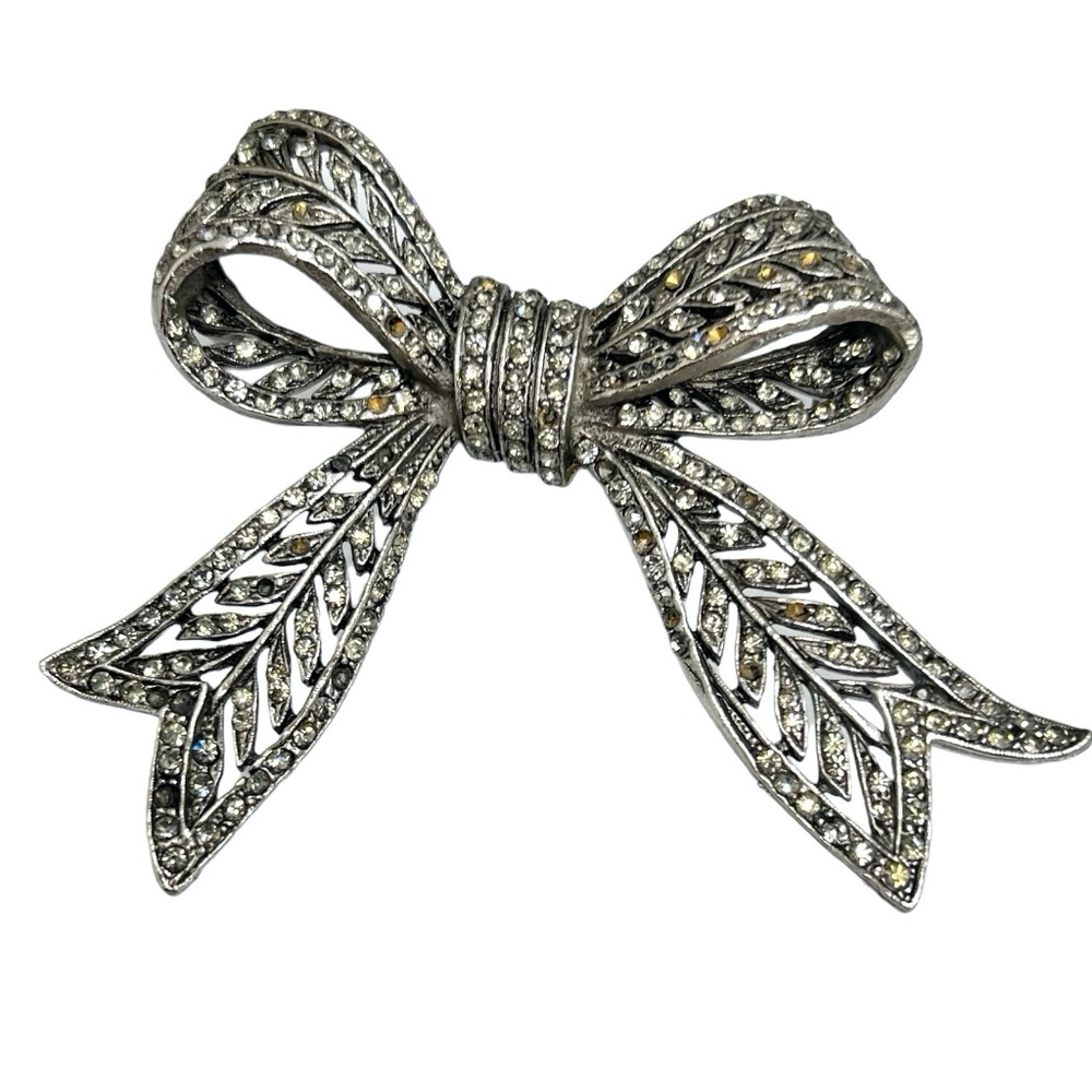 VINTAGE DARKENED SILVER TONE BOW BROOCH WITH DARK GRAY CRYSTALS - PIN IS MISSING